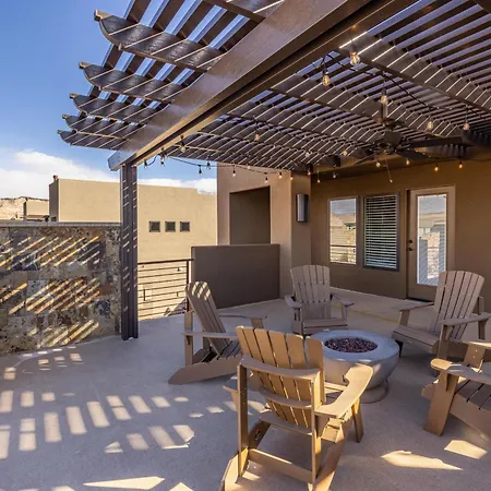 Villa Red Rock & Turned Wood Escape